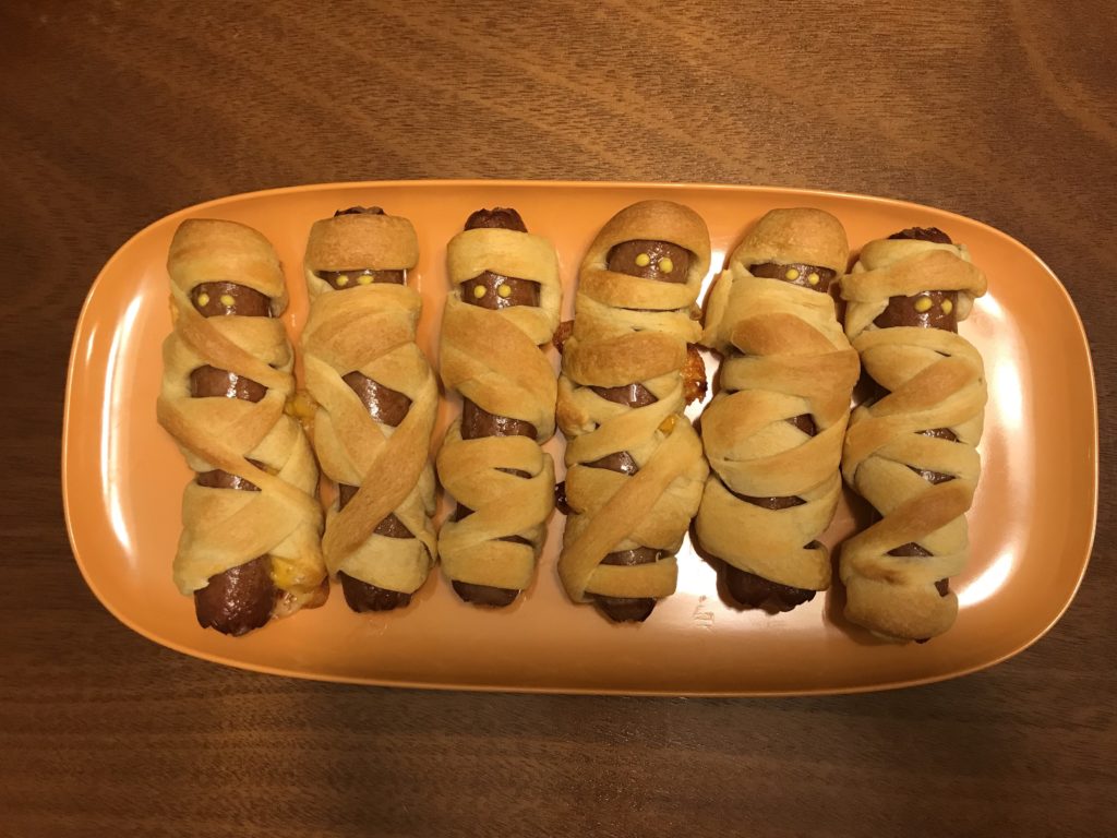 The Daily Crate | Looter Recipe: CURSED Mummy Dogs!