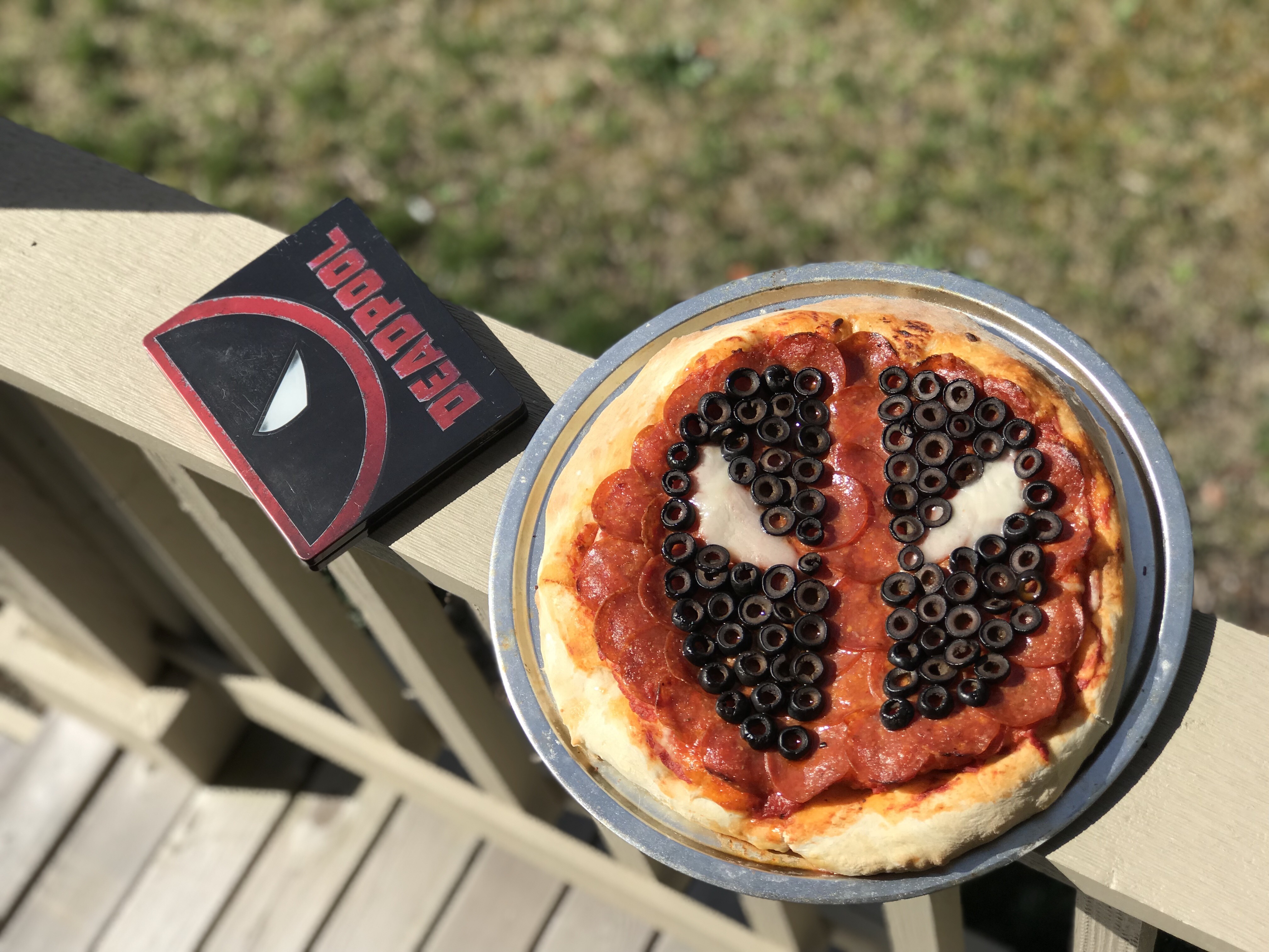 Looter Recipe: DIY Deadpool Pizza!